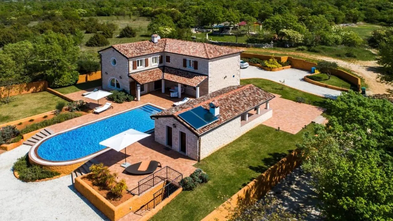 Villa Luxoria Ema Cabrunici 0*,  Croatia